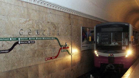 Metronun 3 stansiyada iş vaxtı uzadılacaq