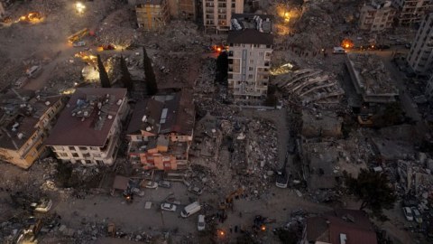 Zəlzələdə 5 ukraynalı həlak olub, 7-si itkin düşüb