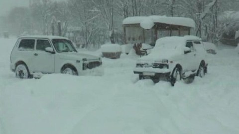 “Jeep” qarda qaldı, köməyə FHN gəldi - VİDEO