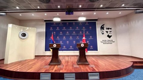 Çavuşoğlu Mirzoyanla təkbətək görüşdü