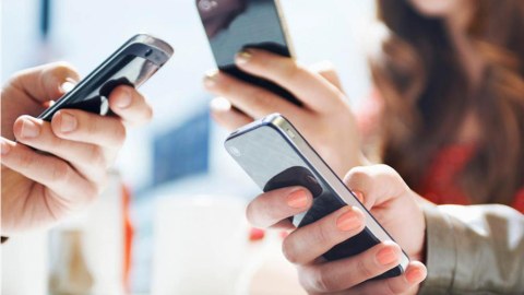 Gömrük rüsumu bu telefonlara aiddir - VİDEO