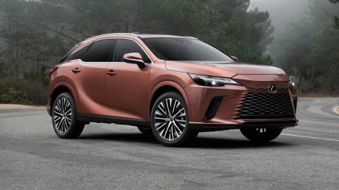 Usta təmir sexindən “Lexus” qaçırdı