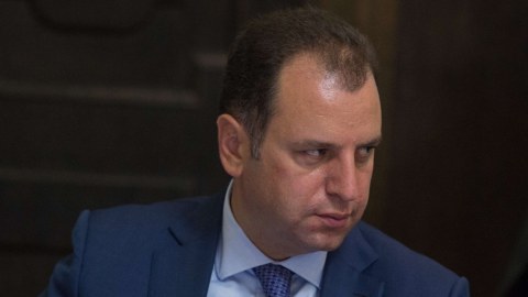 Ermənistanın sabiq müdafiə naziri axtarışa verildi