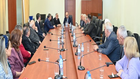 Nazir yeni rektoru kollektivə təqdim etdi - FOTOLAR