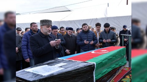 Zəlzələdə həlak olan tələbələrin son mənzili - FOTOLAR