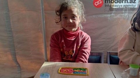 Çadırda qalan uşaqdan qürurverici addım - FOTO