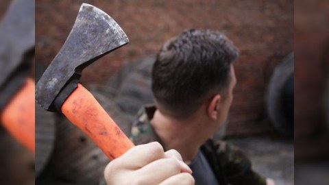 “Sevgililər günü”ndə arvadını baltalayan kişiyə cinayət işi açıldı