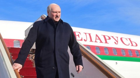 Lukaşenko Moskvaya gəldi, Putinlə görüşəcək
