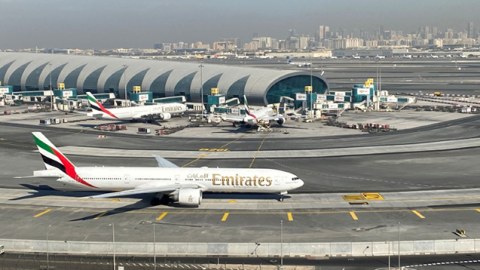 Azərbaycanlı iş adamı Dubay aeroportunda saxlanılıb?