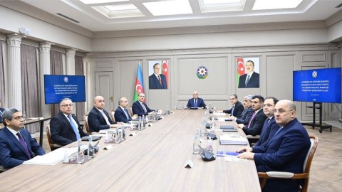 Əli Əsədov iclas keçirdi 