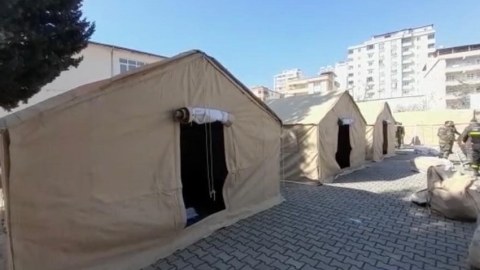 FHN Kahramanmaraşda çadır şəhərcikləri qurdu