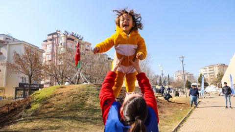 Könüllülərimiz ötən həftə Türkiyədə 1000-lərlə zərərçəkənə xidmət edib