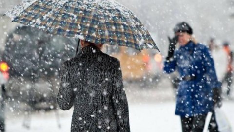 Hava yenidən dəyişəcək - Bakıya sulu qar yağacaq