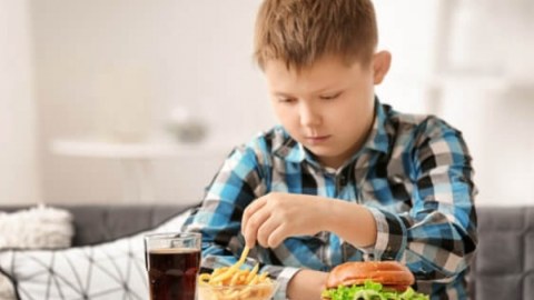 Dünyada hər 5 uşağın birində düzgün qidalanmama problemi var