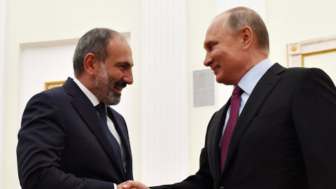 İstəsən də Rusiyadan qopa bilməyəcəksən - Putindən Paşinyana mesaj