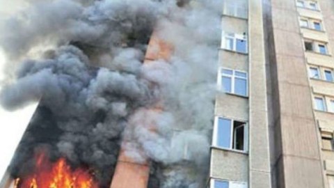 Sumqayıtda yaşayış binasında yanğın olub