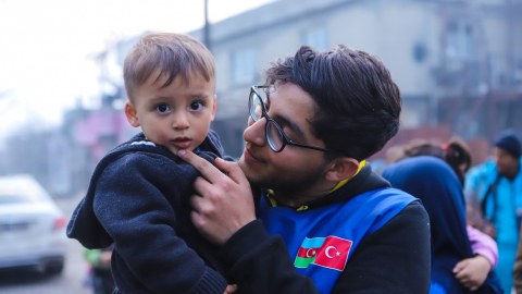 Könüllülərimiz Malatyada uşaqlar üçün çadırlar qurdu - FOTOLAR