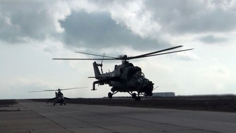 Hərbi helikopterlərimiz havaya qaldırıldı - VİDEO