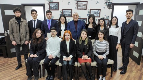 Kamal Abdulla yüksək nəticə göstərən tələbələrlə görüşüb