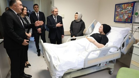 Səfirimiz zəlzələ qurbanlarına baş çəkdi 