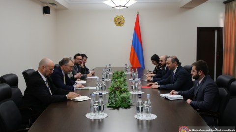Klaar Qriqoryanla Brüssel formatını müzakirə etdi