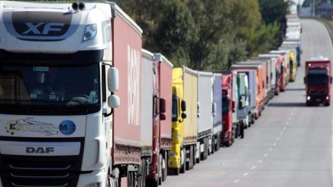 Beynəlxalq avtomobil daşımalarına dair icazə blankları ləğv edildi
