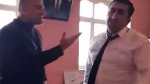 Məktəbdə direktorla müəllim arasında insident - VİDEO