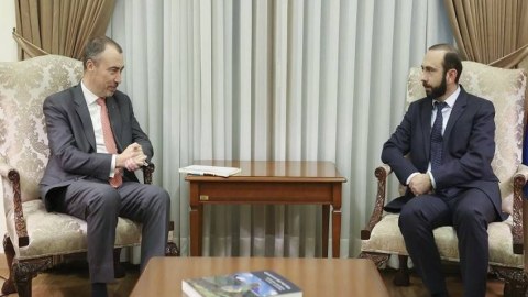 Mirzoyan Klaarla Münhen görüşünü müzakirə etdi