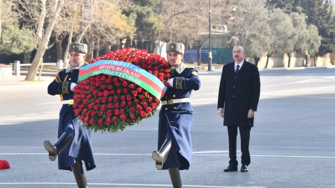 Prezident Xocalı soyqırımı abidəsini ziyarət etdi - YENİLƏNİB