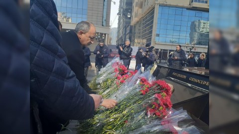Qərbi azərbaycanlılar Xocalı abidəsini ziyarət edib - FOTOLAR