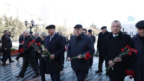 Ağsaqqallar Şurasının üzvləri Xocalı abidəsini ziyarət ediblər