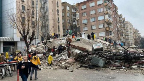 Türkiyədə zəlzələdə ölənlərin sayı 44 mini ötdü