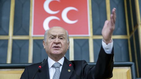Azarkeşlər etiraz etdi, Baxçalı istefa verdi 
