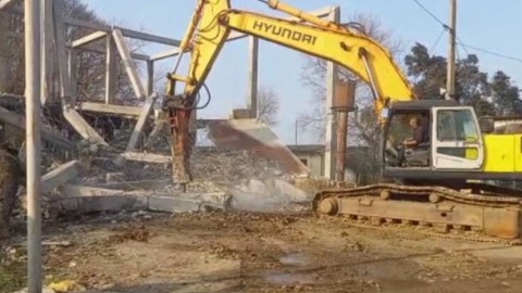 Dənizkənarı ərazidə qanunsuz tikilinin qarşısı alındı