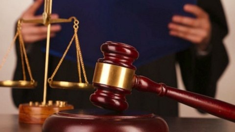 Prokuror əcnəbini alçaldaraq videoya çəkən dəstəyə 73 il həbs istədi