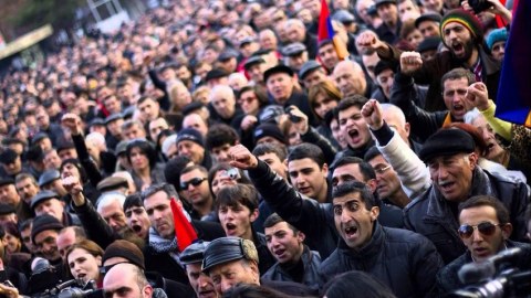 İrəvanda sorğu: Ermənilər Rusiyanı yox, Qərbi seçdilər