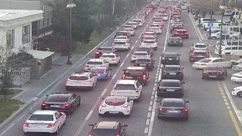 Bakıda sıxlıq olan yolların SİYAHISI