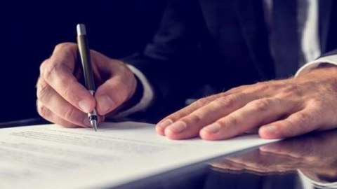 Fəxri adların verilməsi meyarları dəyişməlidir - Deputatlardan REAKSİYA