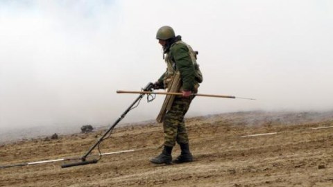 Hərbi hissələrdə mina axtarma əməliyyatları öyrədilir