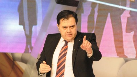 Tanınmış aparıcı “Space”dən GETDİ