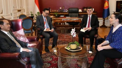 Səfirlər Fransada bir araya gəldi