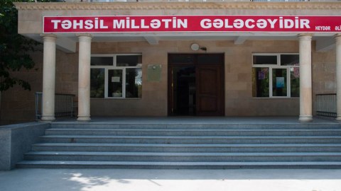 Məktəbdə insident: Şagird sinif yoldaşını bıçaqladı