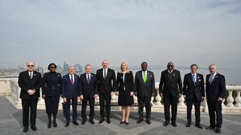 Prezident qonaqlarla birgə Bakının mənzərəsini seyr etdi - FOTOLAR