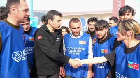 Bayraktar və xanımı Azərbaycan könüllüləri ilə görüşdü - FOTOLAR