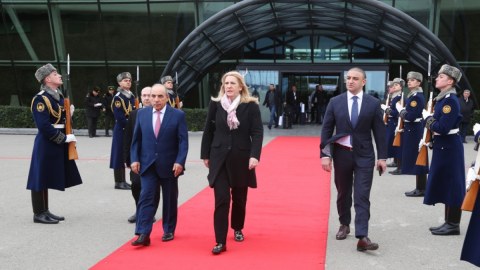 Yaqub Eyyubov xanım lideri ölkəsinə yola saldı