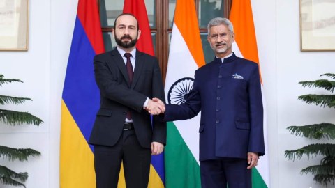 Mirzoyan hindistanlı həmkarı ilə Laçın yolunu müzakirə etdi