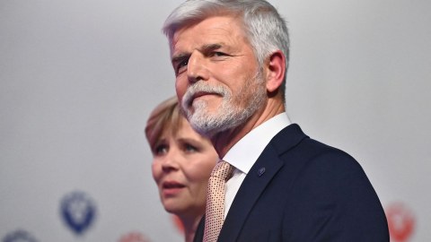 Yeni prezident Ukraynaya səfər edəcək 