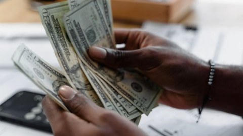 Dünya bazarında dollar qıtlığı - Böhran qapıdadır