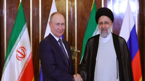 Putin İbrahim Rəisi ilə danışıqlar apardı