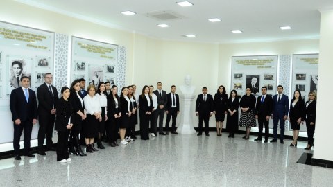 YAP fəalları Heydər Əliyev Mərkəzinə ekskursiya edib